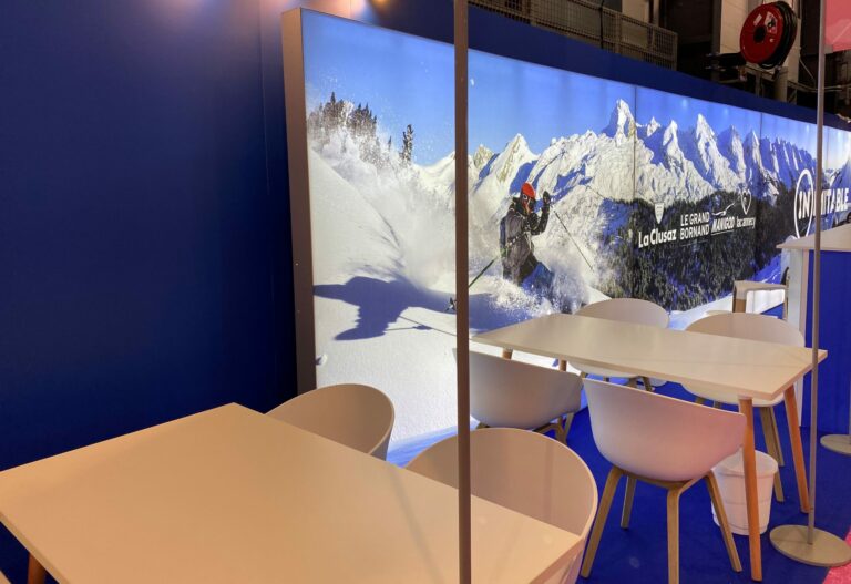 Stand Annecy Mountains