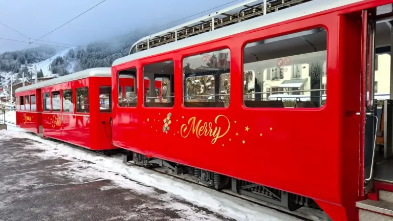 Scénographie de Noel Train Montenvers Chamonix 2025